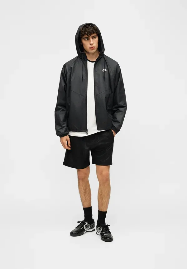 Куртка Nike Sportswear M nk wr lnd jkt 26 light jacket, черно-белый — фото 3