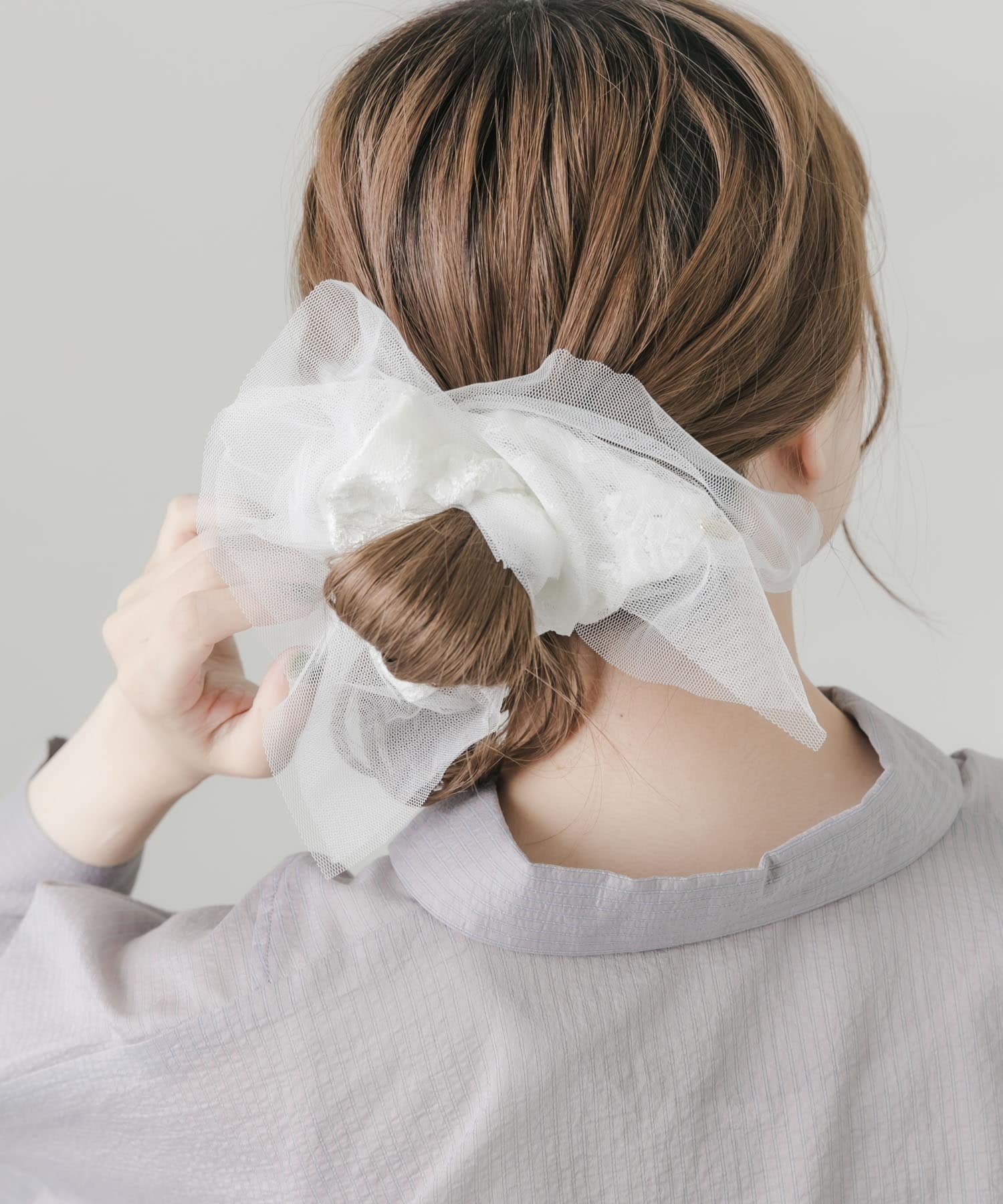 Квадратная резинка для волос из тюля и кружева Smelly, WHT — фото 2