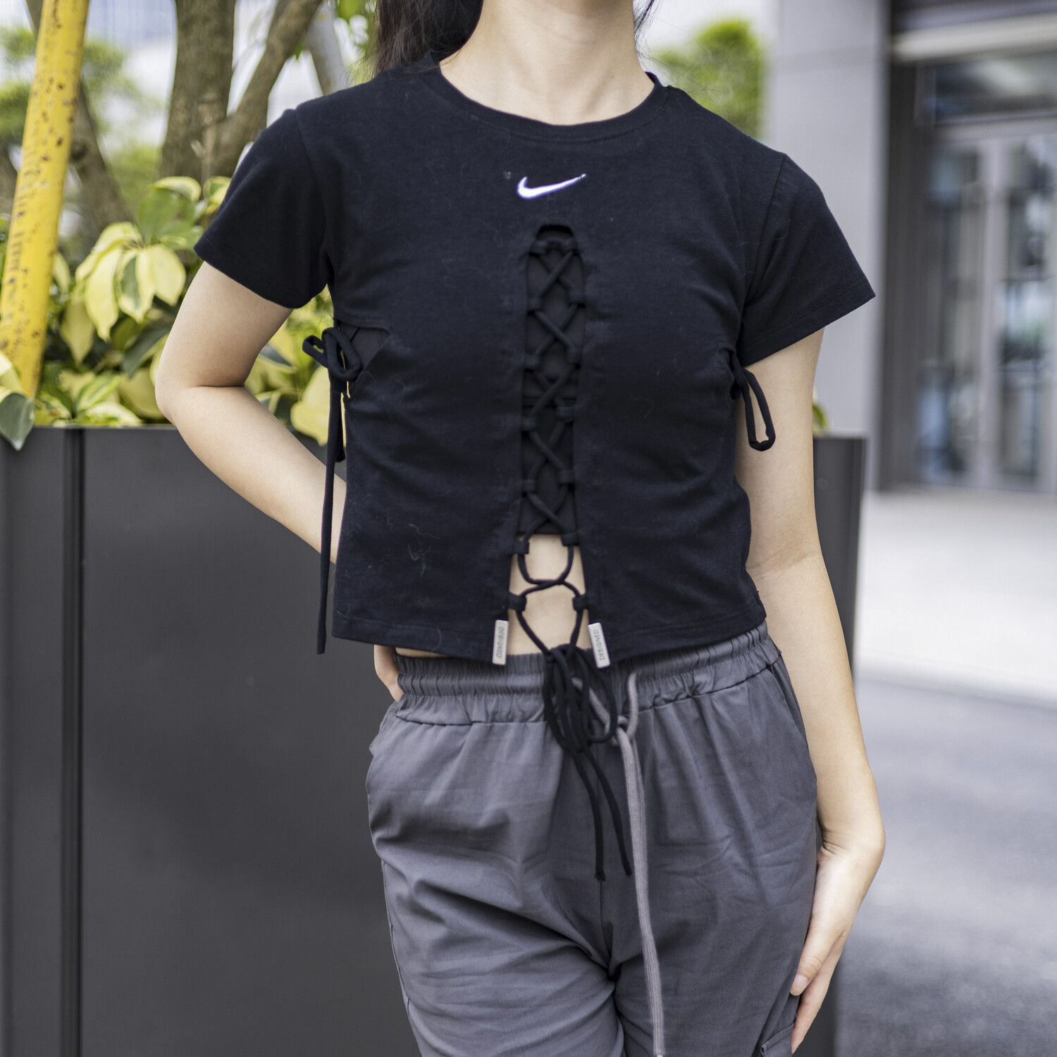 

Укороченный топ женский черный Nike
