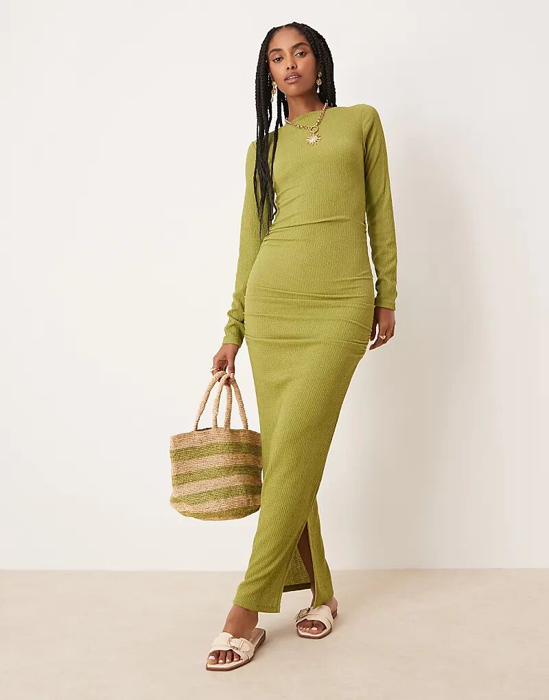 

Платье миди ASOS DESIGN с вырезом лодочкой, длинными рукавами, сборками и текстурой оливково-зеленого цвета