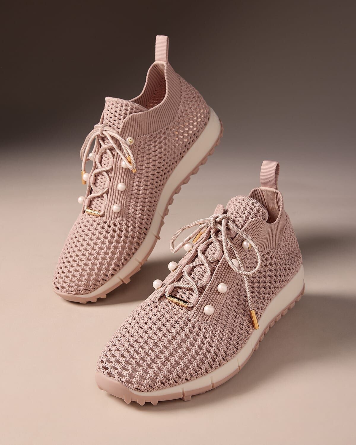 Вязаные жемчужные кроссовки на шнуровке Veles Jimmy Choo, цвет Macaron Multi — фото 2