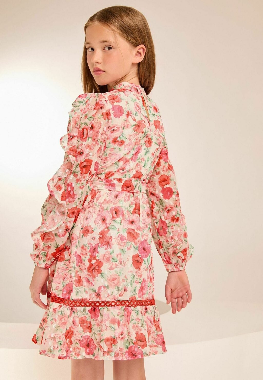 

Дневное платье RUFFLE SLEEVE SPARKLE REGULAR FIT Lipsy, розовый