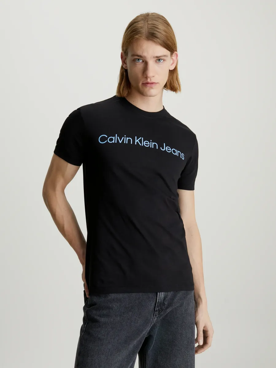 

Футболка Calvin Klein Jeans "INSTITUTIONAL LOGO" с надписью логотипа Calvin Klein, черный