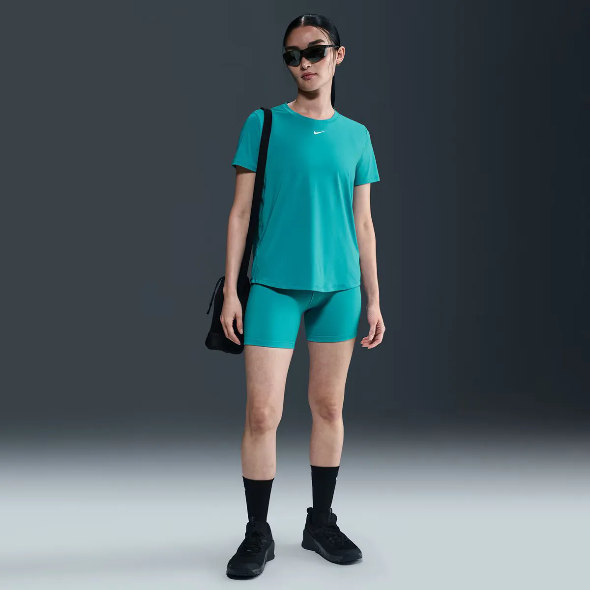 

Женская футболка Nike One Classic, зеленый