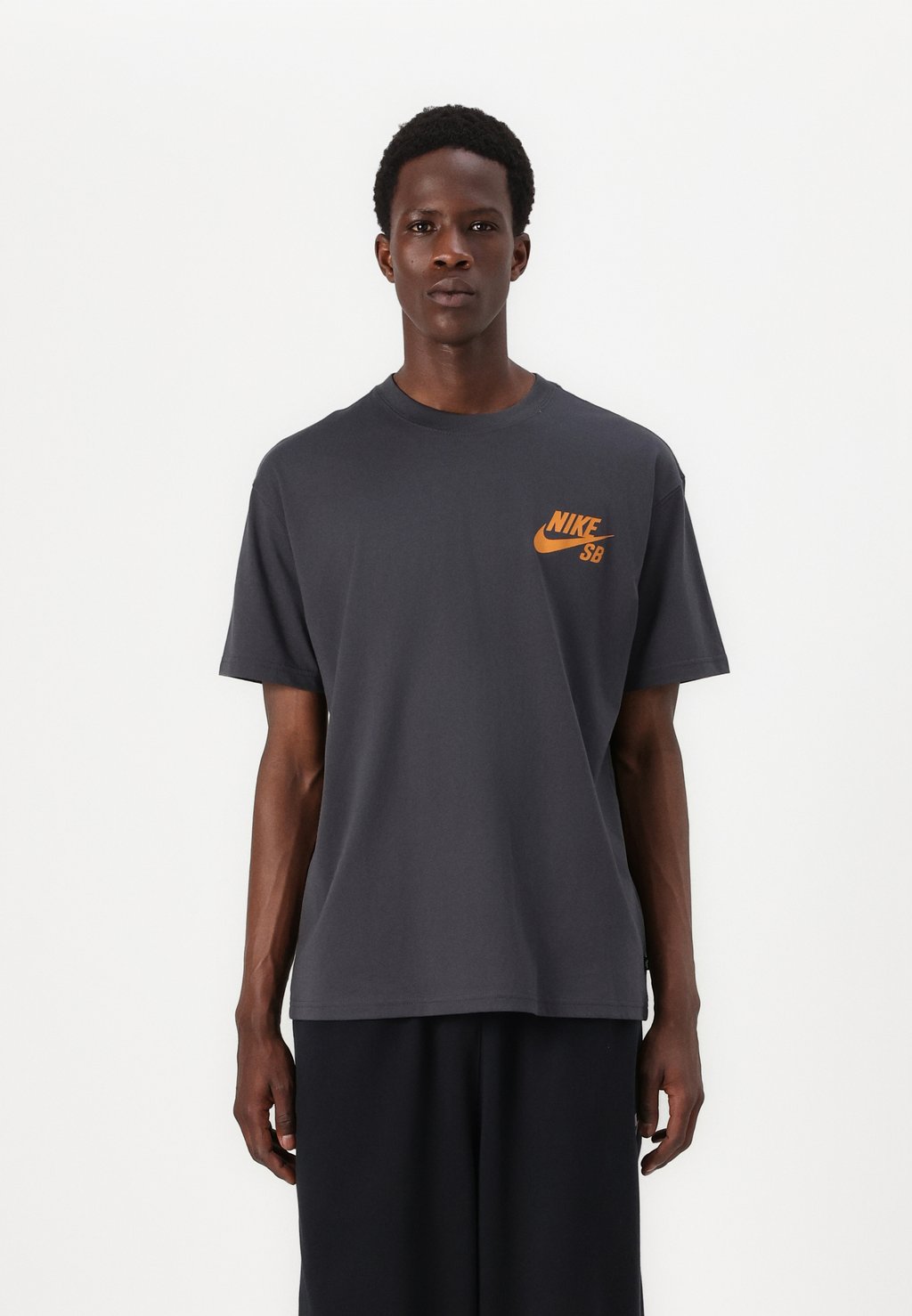 

Футболка с принтом TEE LOGO Nike SB, темно-серый