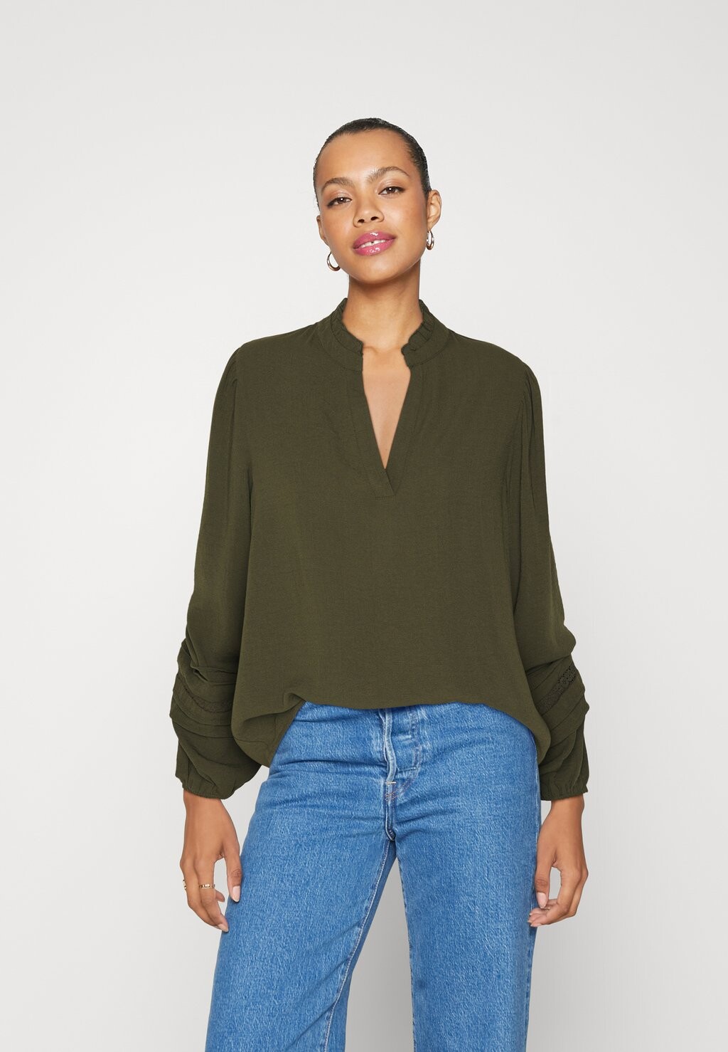 

Блузка JDY JDYDIVYA V NECK PINTUCK, цвет forest night