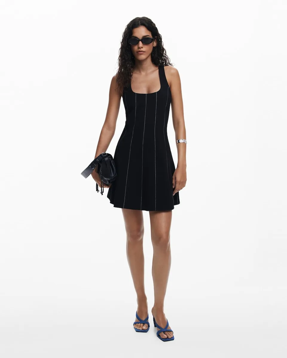 

Короткое платье с панелями Desigual, черный