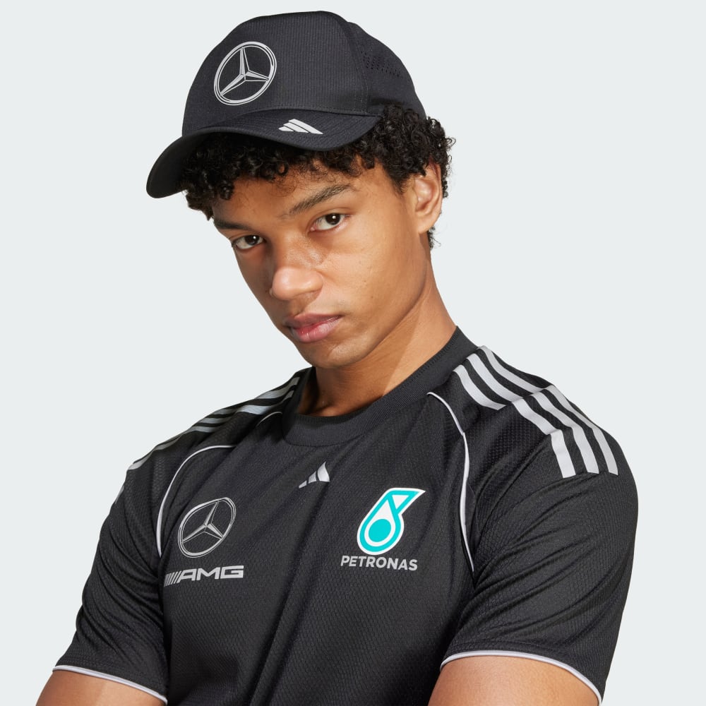 

Кепка Adidas MERCEDES - AMG PETRONAS FORMULA ONE TEAM MECHANICS CLIMACOOL TRUCKER CAP, цвет Black/Reflective Silver