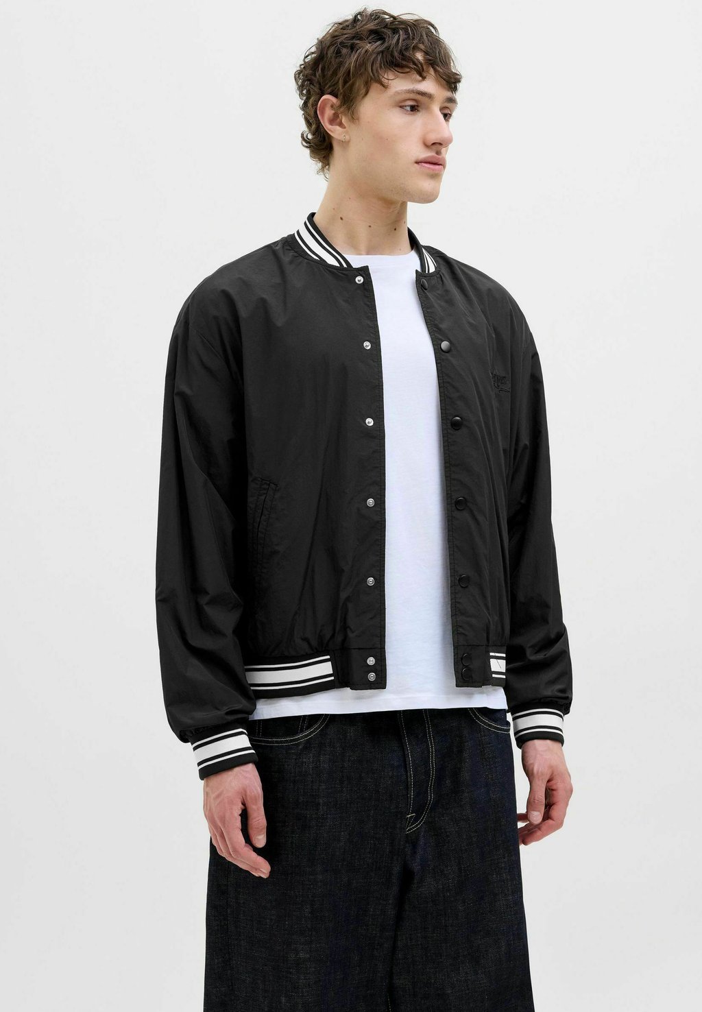 

Куртка-бомбер Jack & Jones, черный