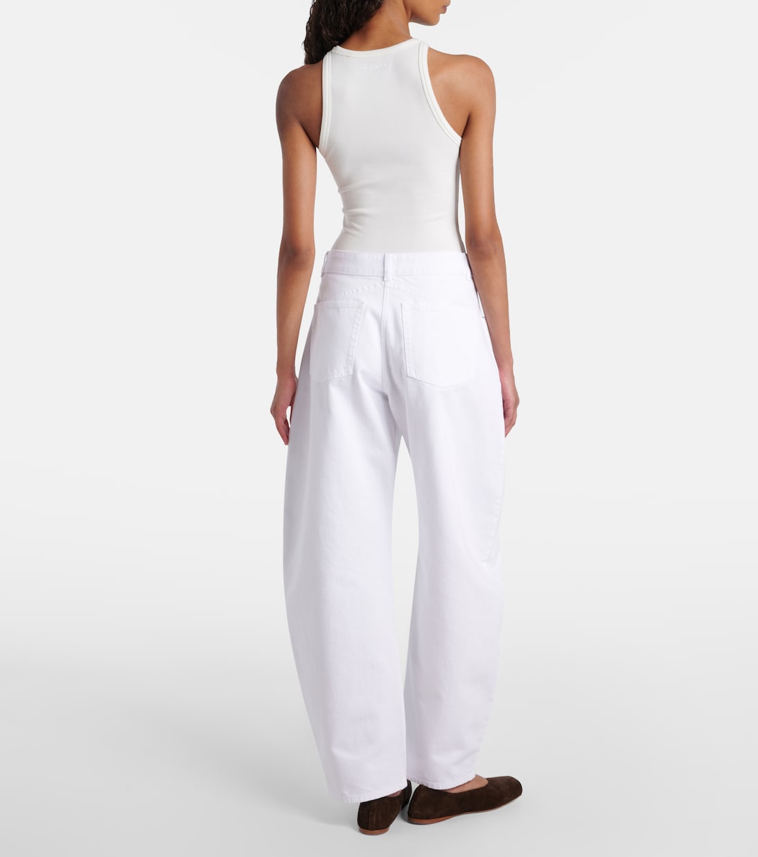Джинсы с бочкообразными штанинами средней посадки Alaïa, Blanc — фото 3