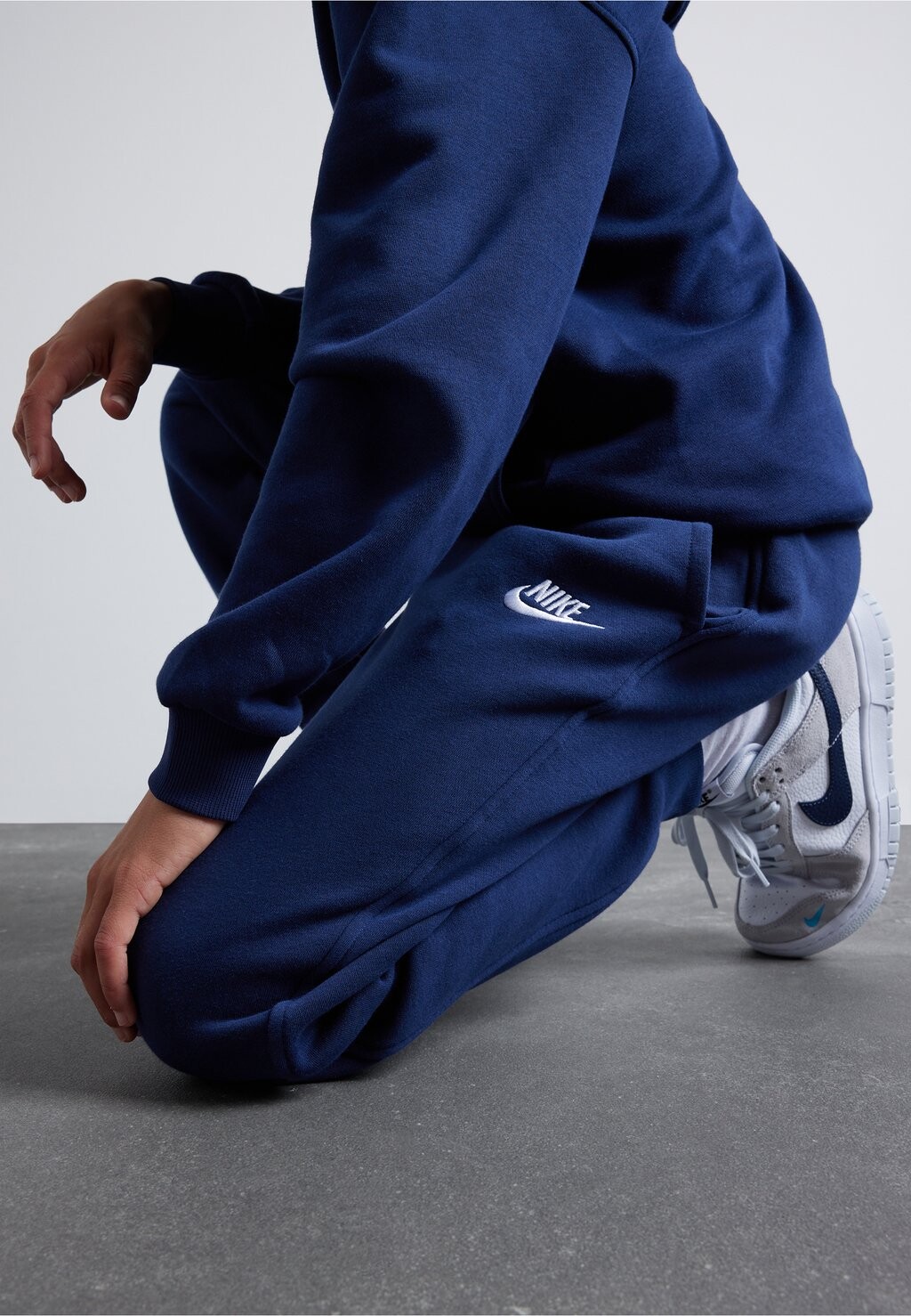 

Спортивные брюки Club Unisex Nike, цвет midnight navy/white