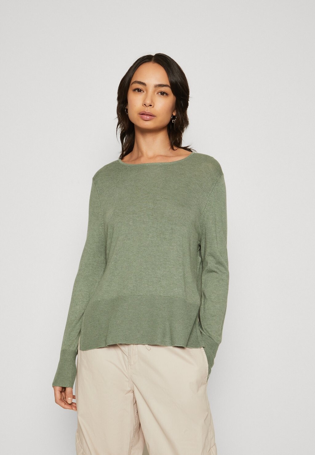 

Вязаный свитер ONLJULIE LIFE LOOSE O NECK ONLY Petite, цвет hedge green melange
