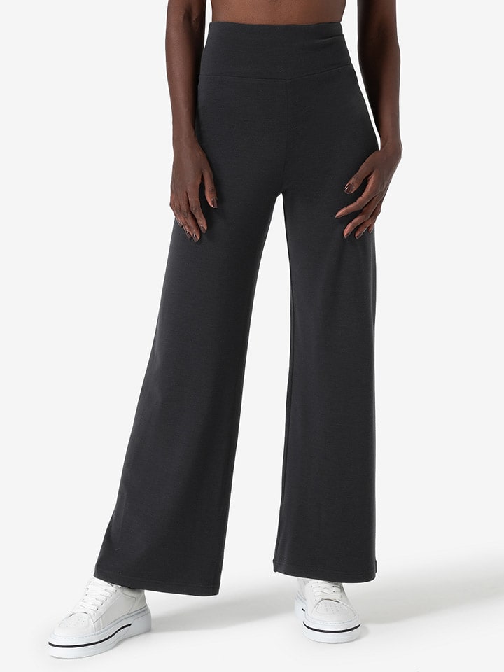 

Super.natural Удобные брюки черного цвета