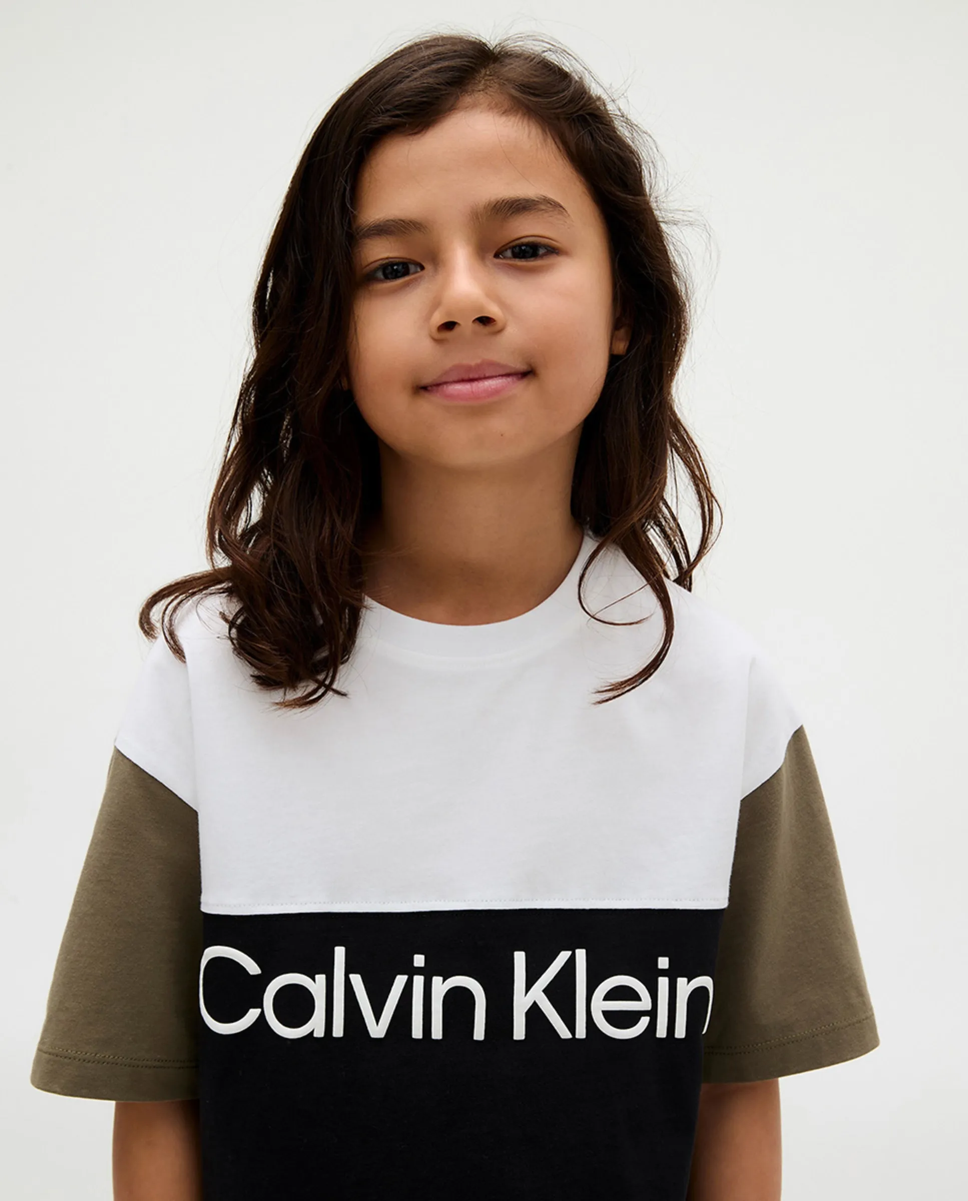 

Детская футболка колорблок с логотипом Calvin Klein, черный