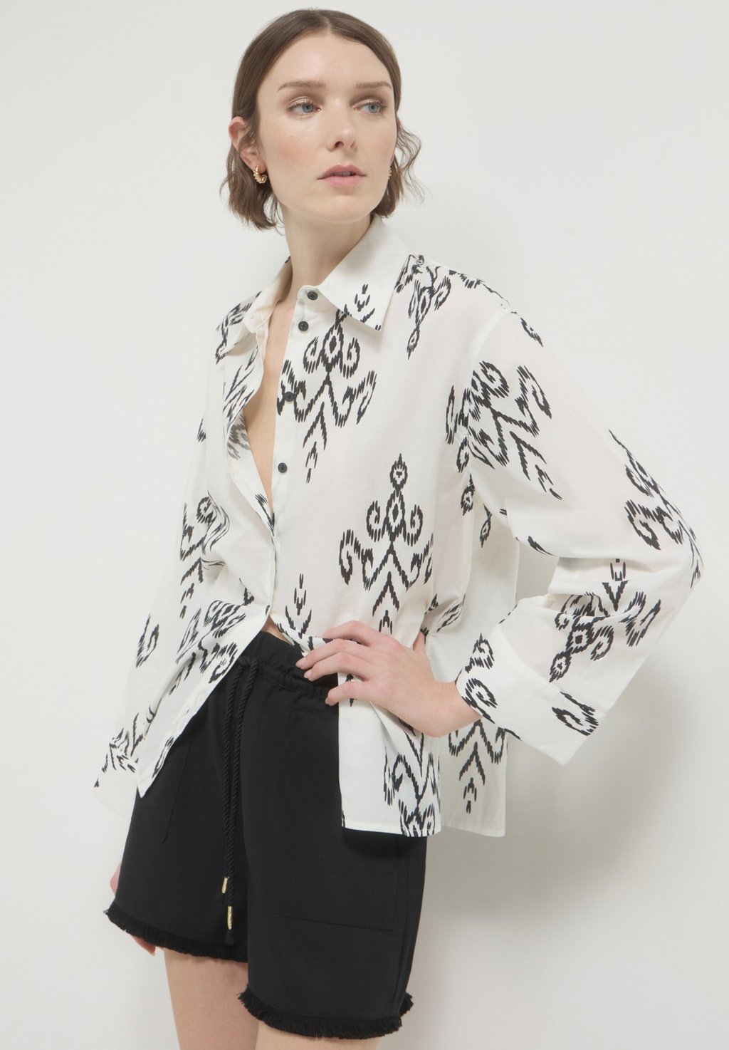 

Шорты Tracksuit bottoms Calliope, черный