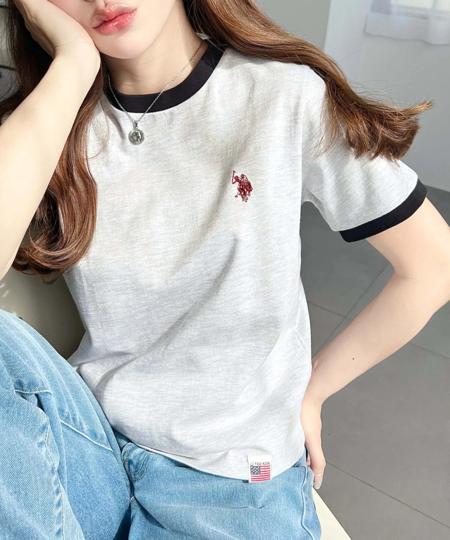 Женская футболка U.S. POLO ASSN. с вышивкой и контрастными манжетами, овсяный цвет