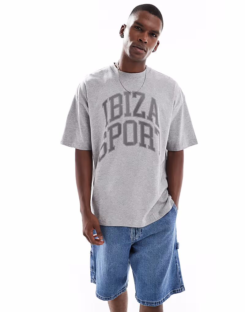 

Футболка свободного кроя со спортивной графикой серого меланжевого цвета Asos Design