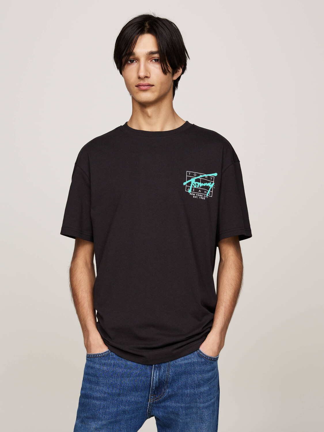 

Футболка Tommy Jeans Regular Fit, черный