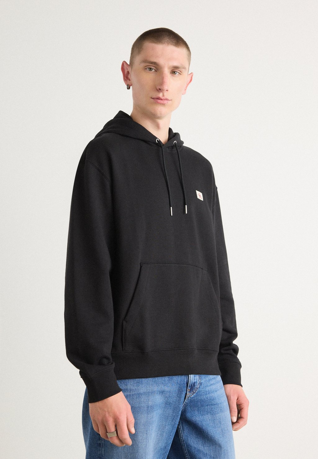 

Толстовка с капюшоном BADGE HOODIE Calvin Klein Jeans, черный