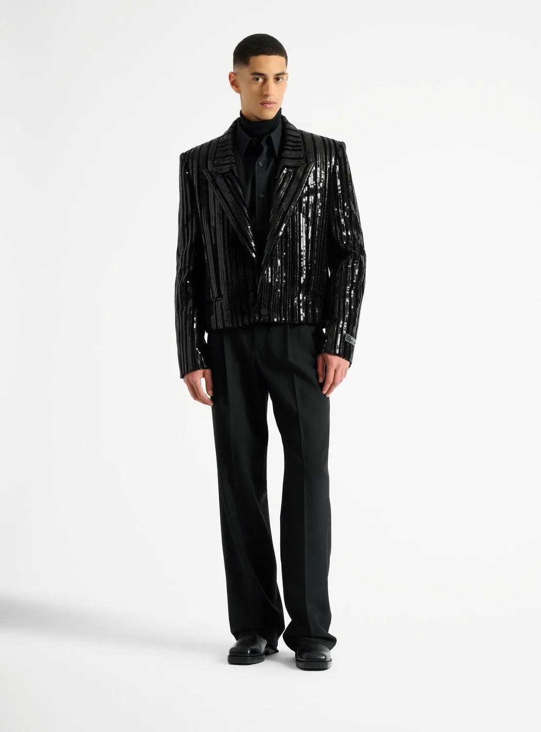 Укороченный бархатный жакет с пайетками Balmain, черный — фото 2