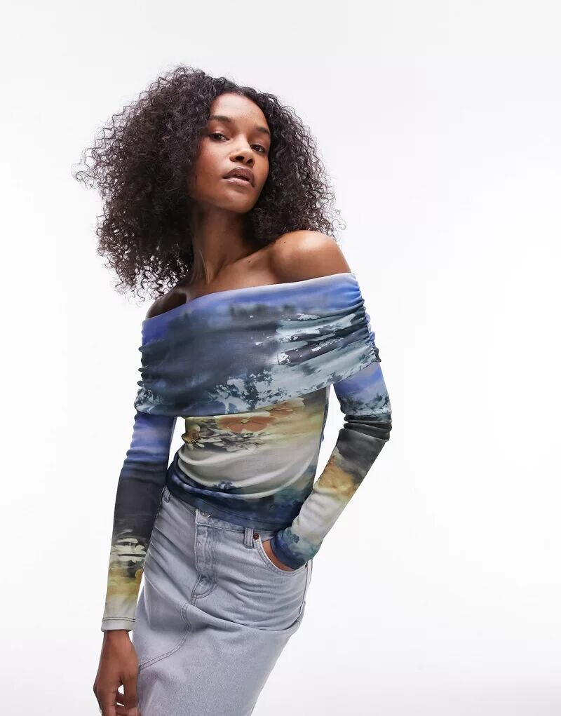 

Синий топ с длинными рукавами Topshop, вырезом кармен и абстрактным цветочным пейзажным принтом