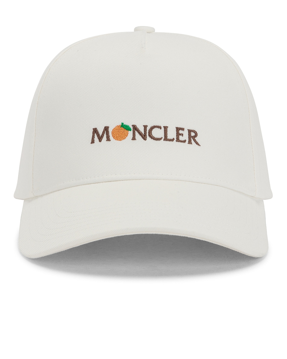 

Бейсболка X Gilga Farm от Дональда Гловера Moncler Genius, White