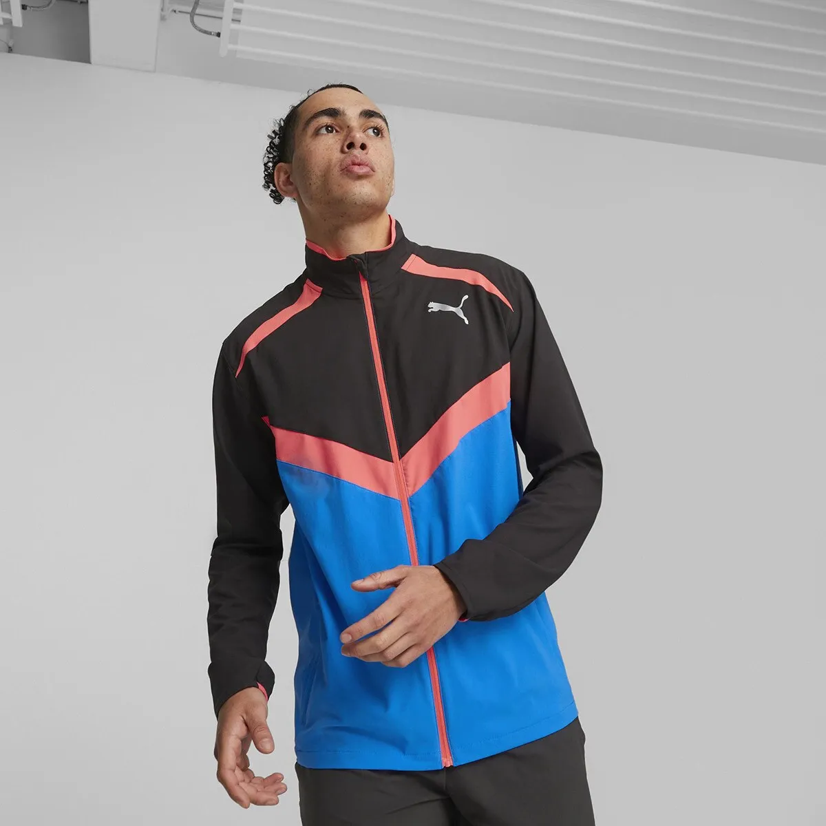 

Мужская куртка Puma Run Ultraweave, черный