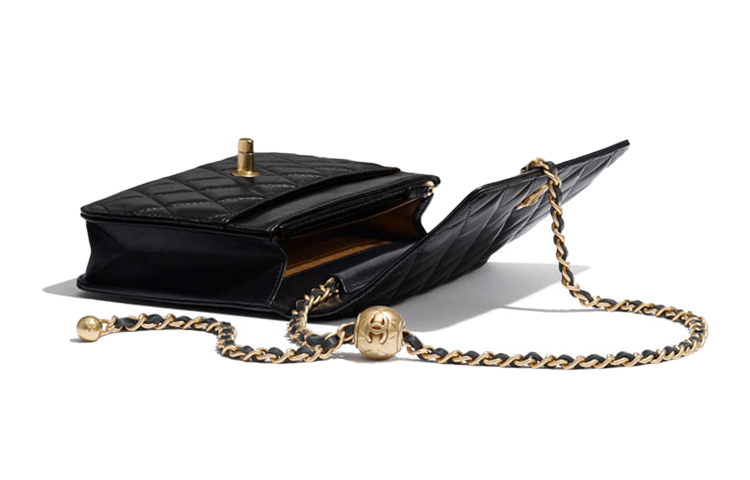 Классический кошелёк на цепочке из ягненка черный CHANEL — фото 4