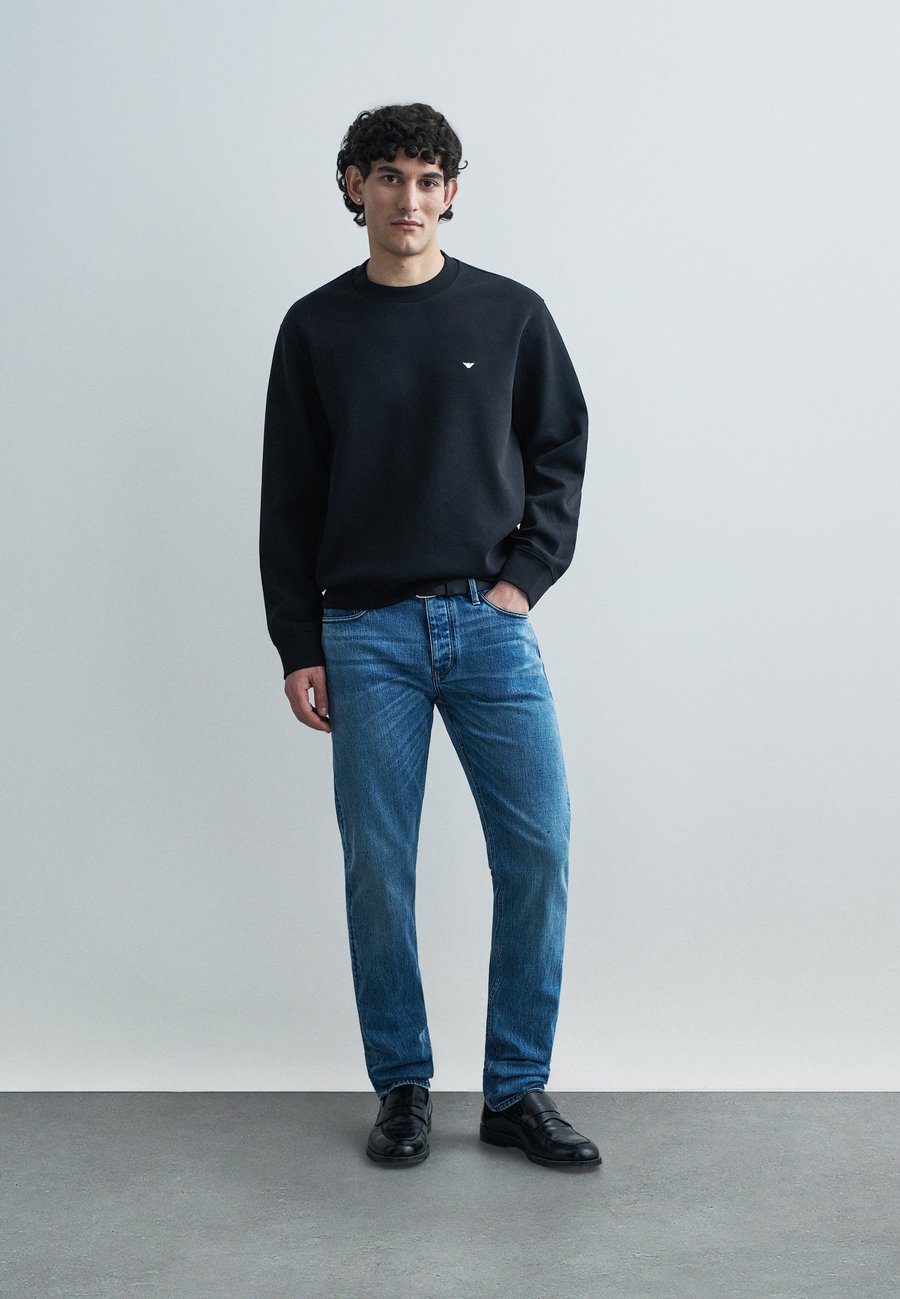 Толстовка Emporio Armani Sweatshirt, Black Beauty/Black — фото 2