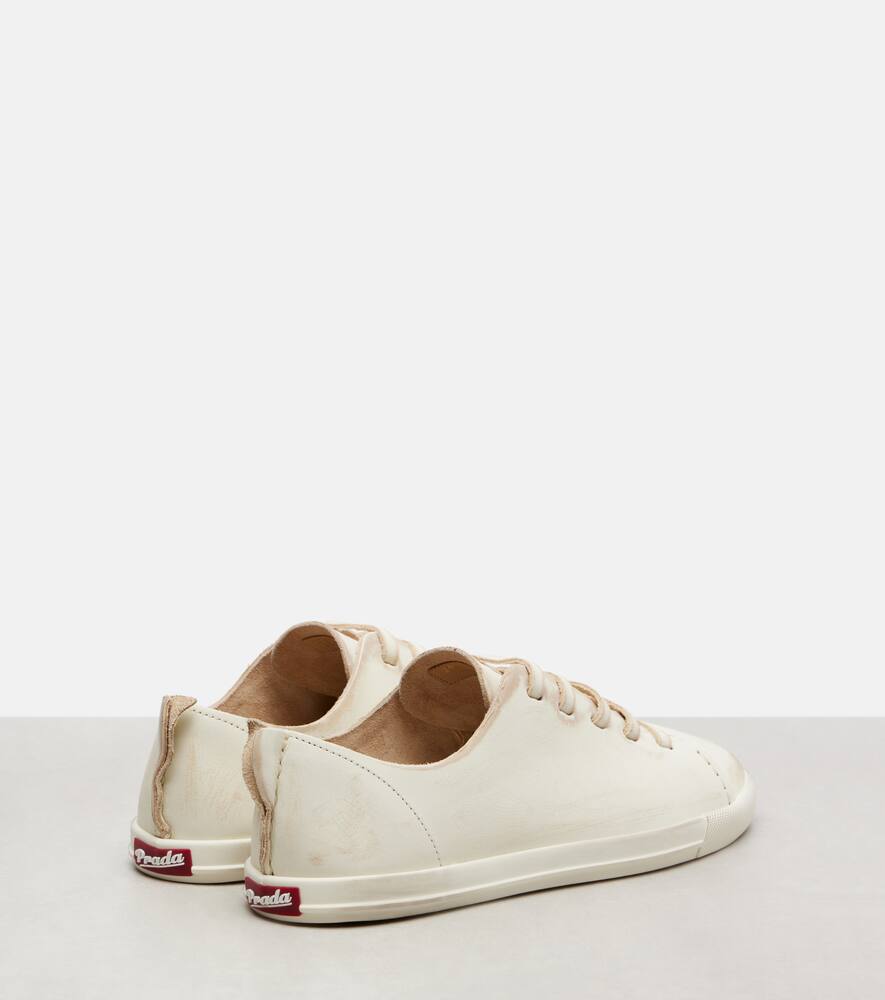 Повседневные кеды из состаренной кожи Prada, Talco — фото 2
