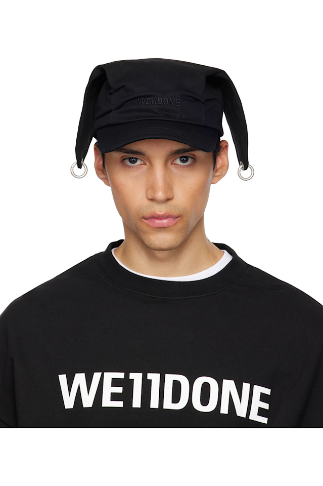 

Детальная шапка с ушами We11Done, черный