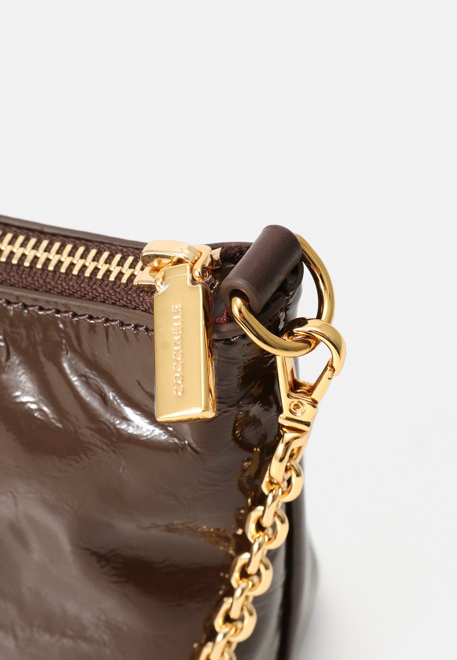 

Сумка Coccinelle AURA SHINY, Brunette/Brunet/Brown