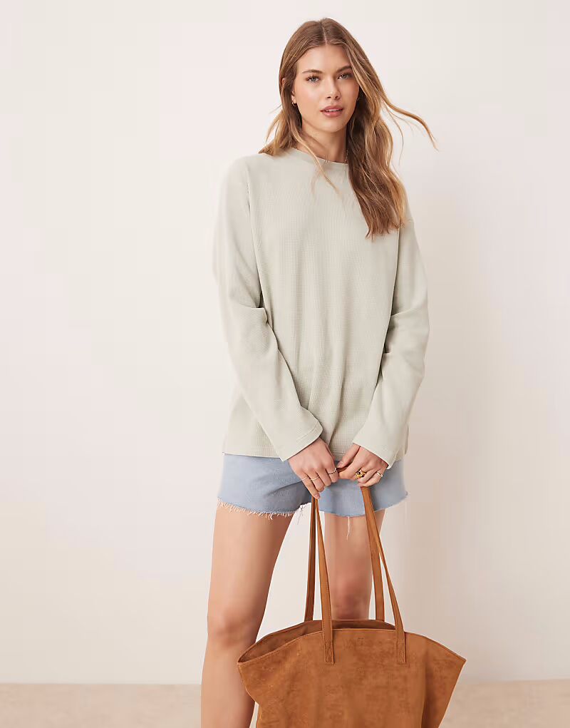

Футболка с длинными рукавами ASOS DESIGN вафельного цвета с эффектом потертости