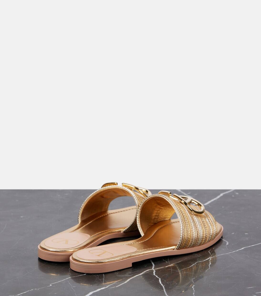 Сандалии VLogo Signature из металлизированной кожи Valentino Garavani, цвет multicolor oro/star gold — фото 3