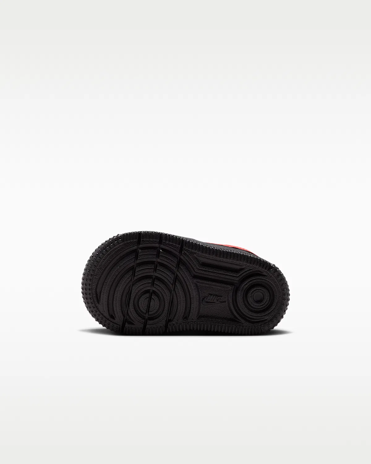 Детские кроссовки Nike Force 1 Low LV8 3, Black/Black/Black/University Red — фото 2