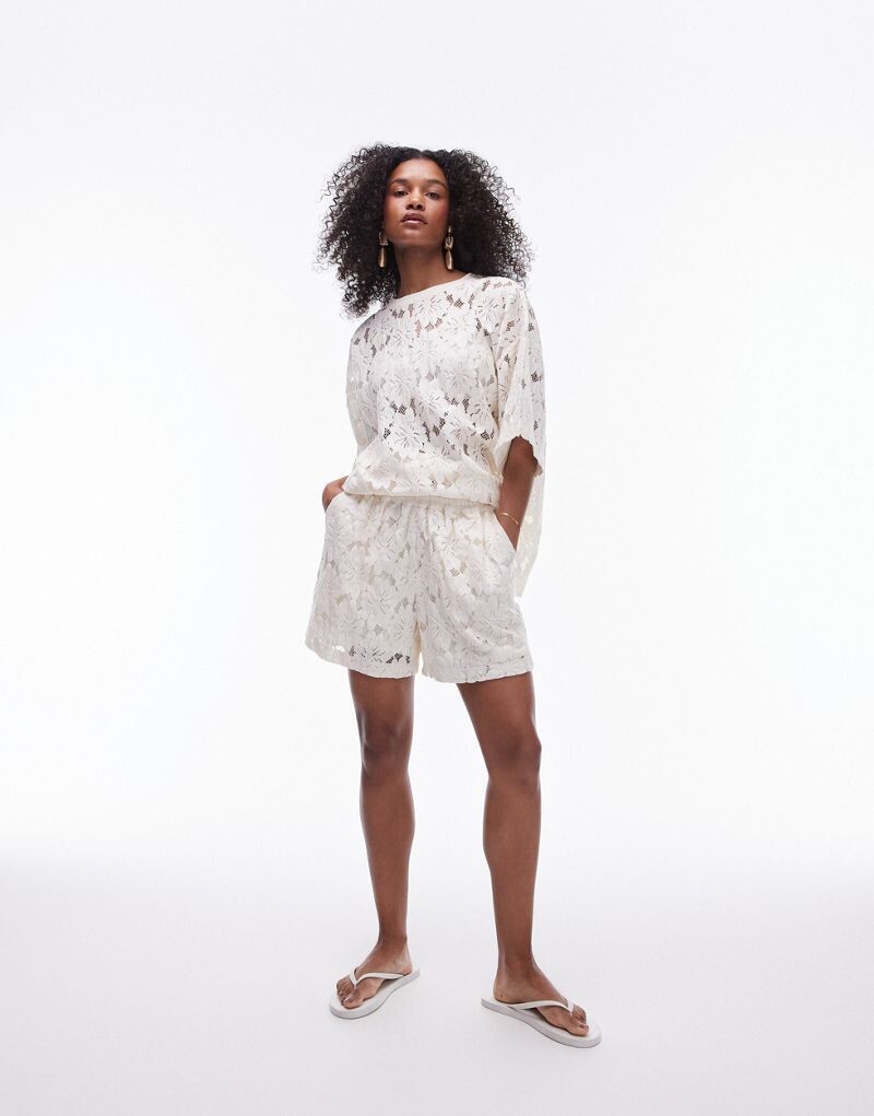 

Topshop – кружевные шорты цвета экрю в тон