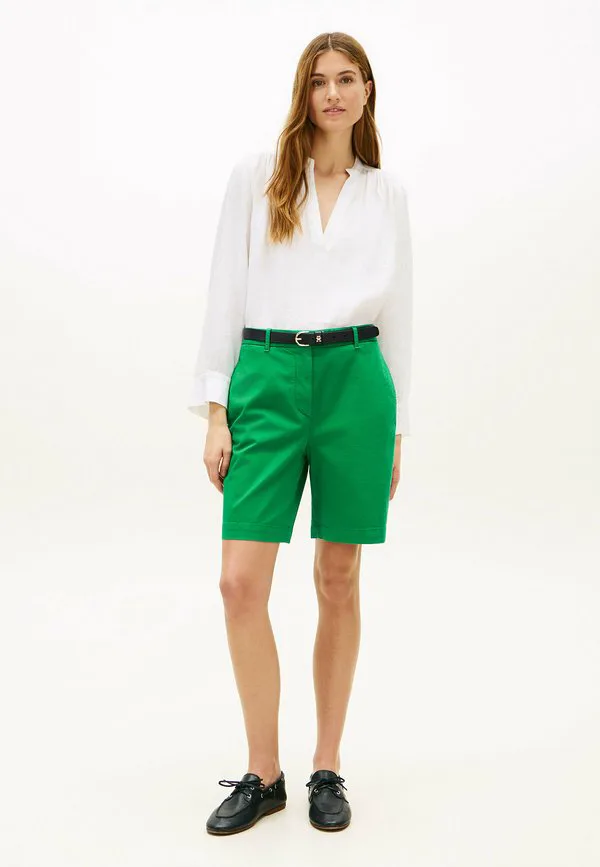 Выстиранные обычные шорты-чиносы Tommy Hilfiger, Courtside Green — фото 2