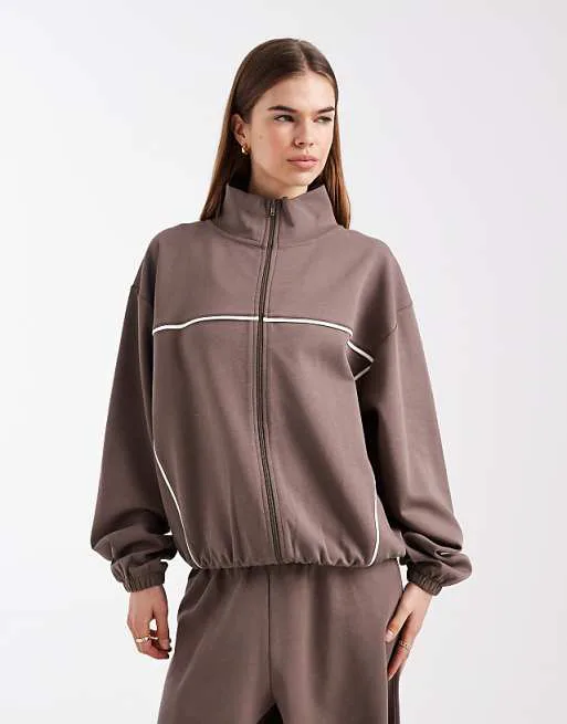 

Шоколадная комбинированная куртка на молнии с капюшоном ASOS DESIGN