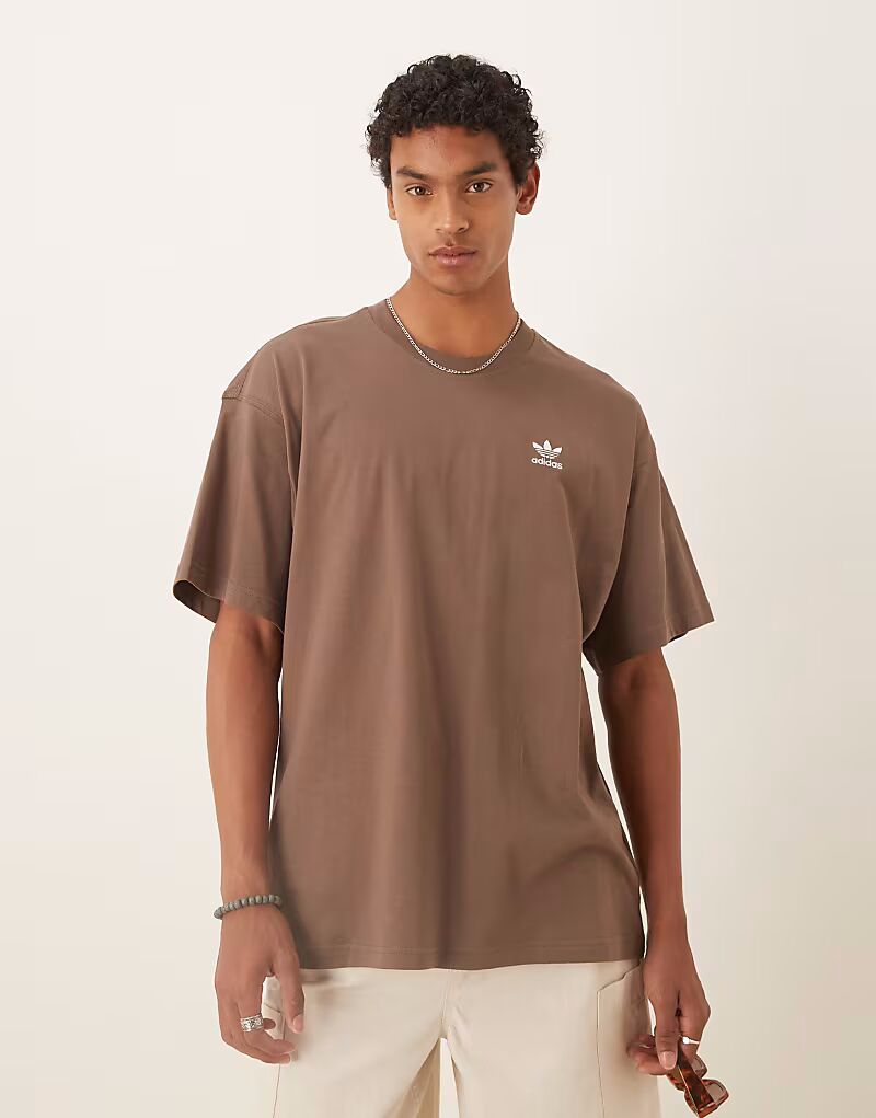 

Футболка Adidas Originals Essentials коричневого цвета