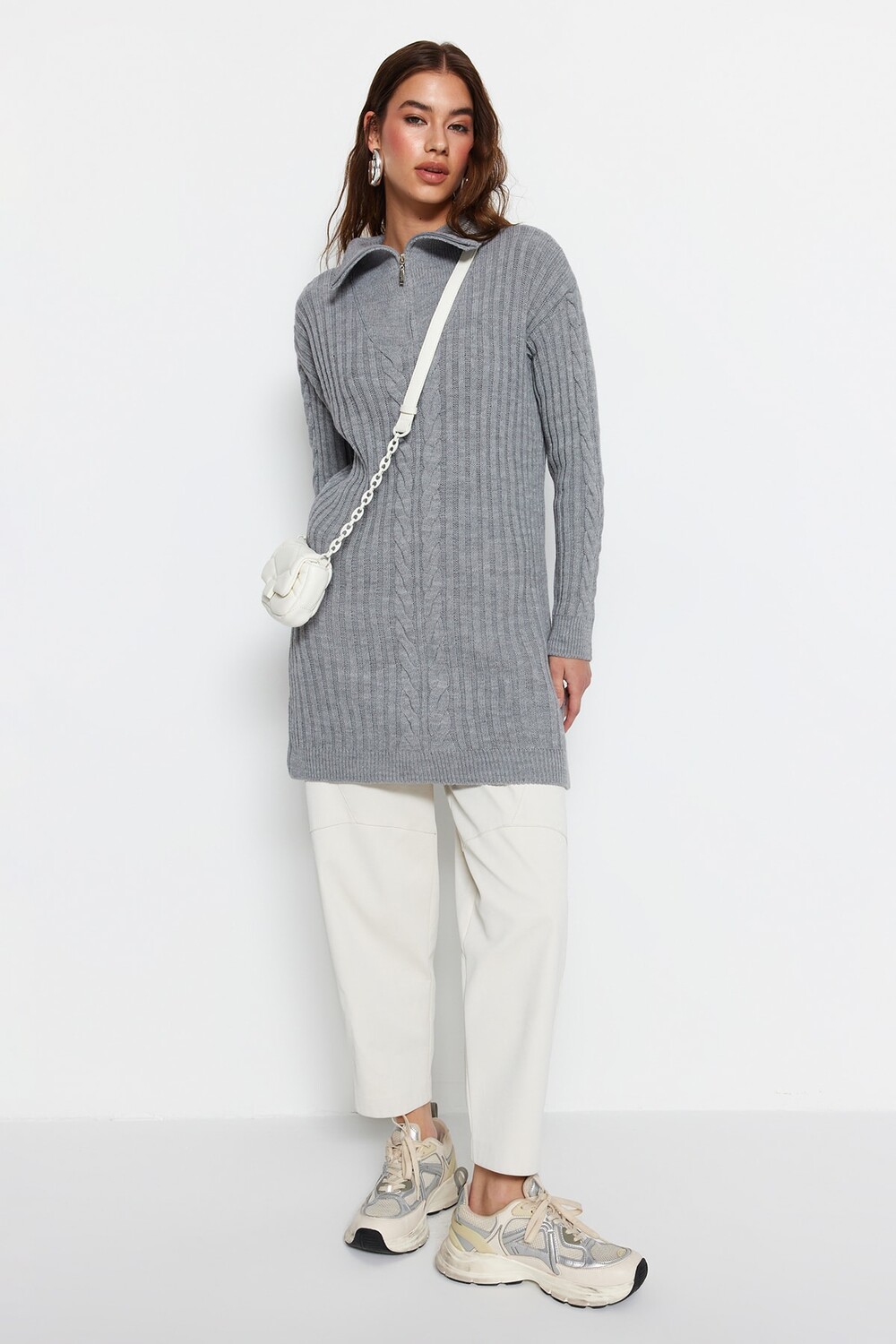

Серый вязаный трикотажный свитер на молнии Салоники Trendyol Modest