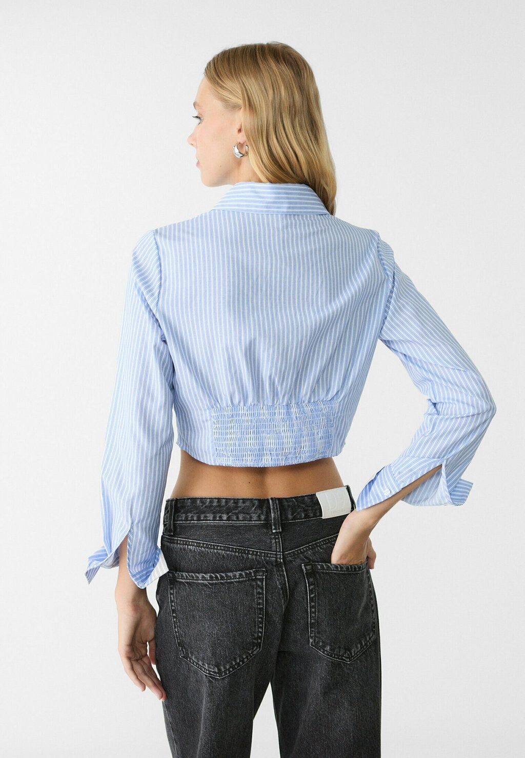 

Блузка на пуговицах BASIC CROPPED Stradivarius, синий