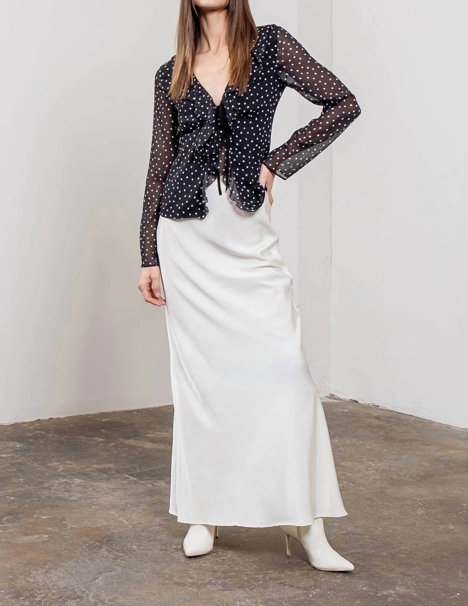 

Топ Poppy Ruffle Front в черном цвете MOON RIVER