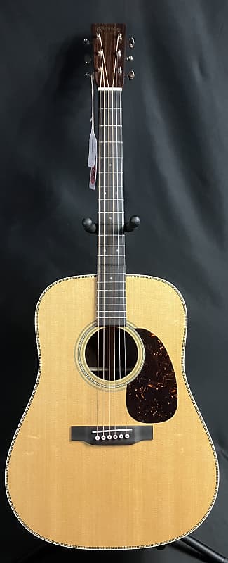 

Акустическая гитара Martin HD-28 Standard Dreadnought Acoustic Guitar Vintage Natural Finish w/ Case