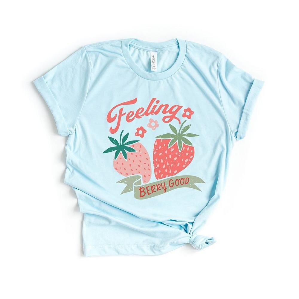 

Футболка с короткими рукавами и рисунком Feeling Berry Good Strawberry Simply Sage Market, цвет Ice Blue