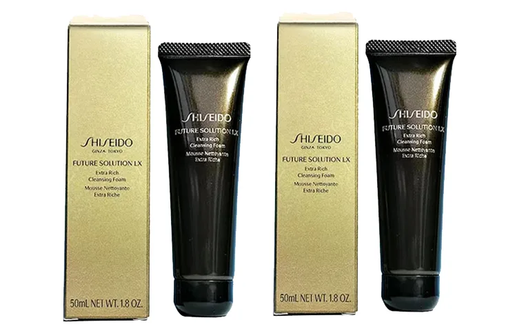 Молочко для умывания Shiseido — Очищающее молочко с цветной глазурью для увлажнения, освежения и контроля жирности, *, 50 мл