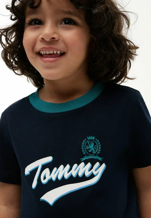 Футболка Tommy Hilfiger Lb tommy crest t-shirt ss print t-shirt, темно-синий — фото 4