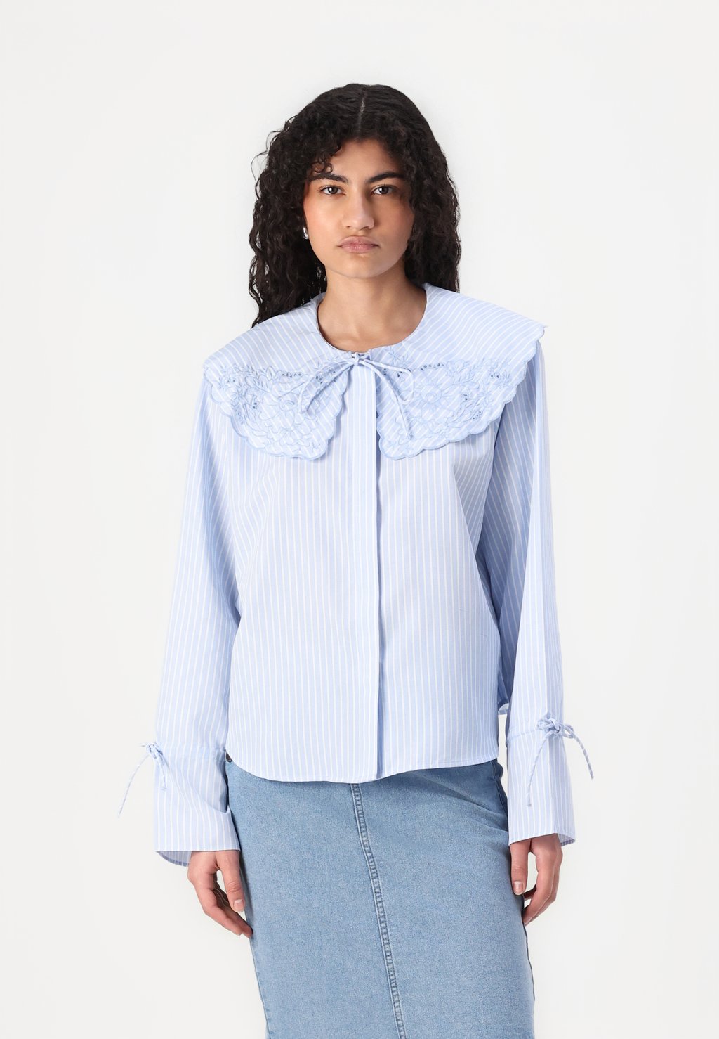 

Блузка на пуговицах PCFETINA COLLAR SHIRT Pieces, светло-голубой