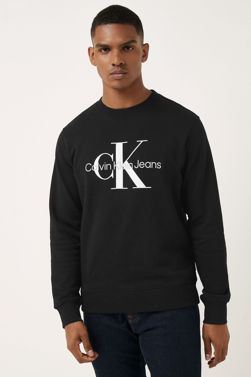 

Черный свитшот с круглым вырезом и монограммой Calvin Klein, черный