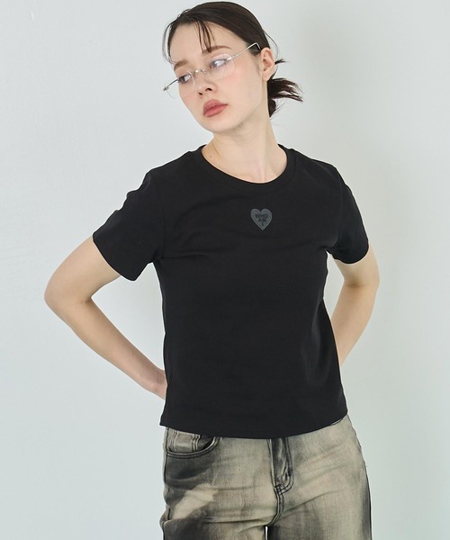 

Футболка с вышитым сердцем в тон ткани ANAP, черный