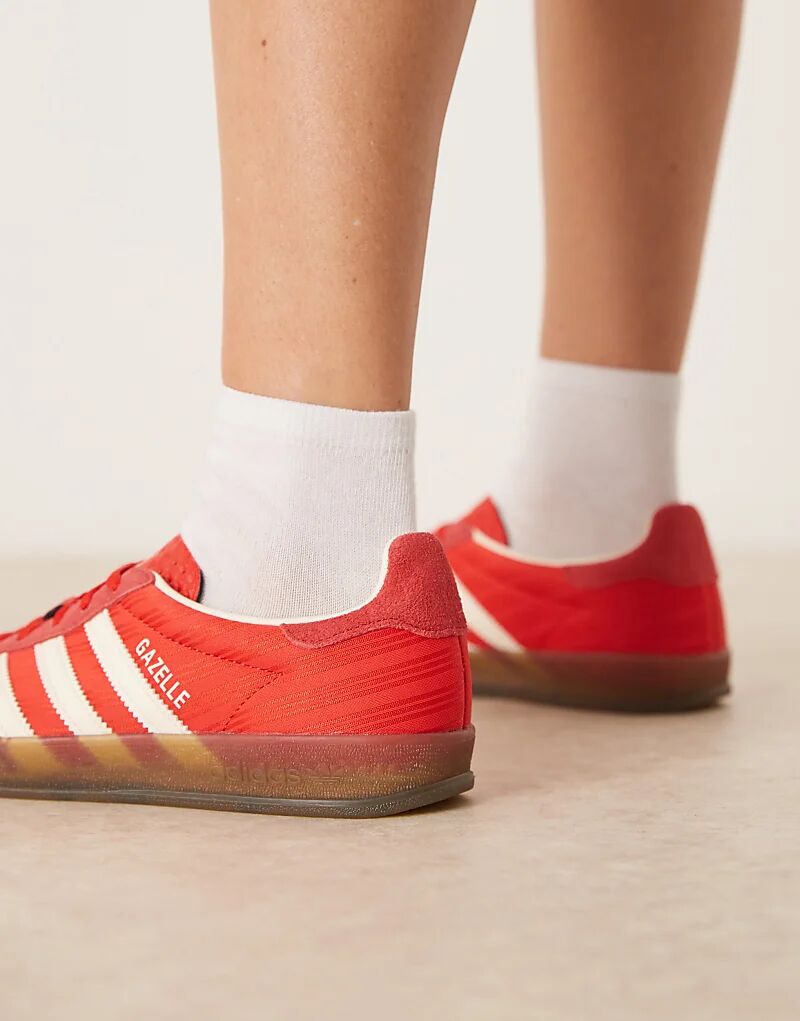 Кроссовки для дома adidas Originals Gazelle красного и кремового цветов — фото 3